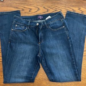Like new. NYDJ Boyfriend style size 10P. No rips, tears, stains or fading